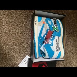 Size 11 off white Jordan 1’s like new never seen rain
